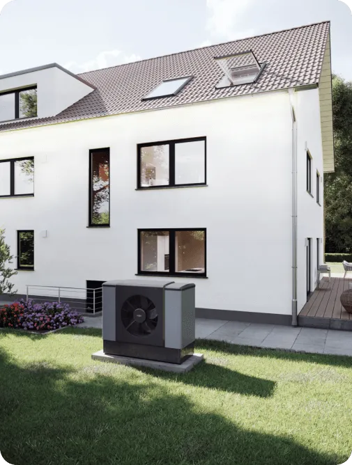 Haus mit Wärmepumpe davor